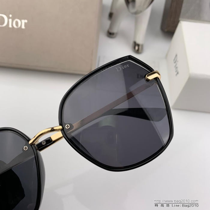 DIOR-迪奧 2019新款 迪奧網紅同款 寶麗來樹脂偏光鏡片 時尚百搭 女款太陽鏡 2953  lly1657